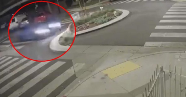 Video viral: mujer choca en una rotonda y sale volando por los aires en California