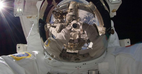 Preparan cámara para tomar primer 'selfie' de llegada a la luna en 2024