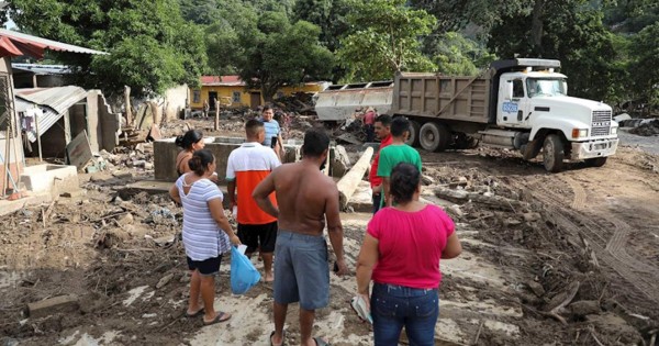 Los damnificados por Iota y Eta en Honduras piden ayuda mientras siguen los derrumbes