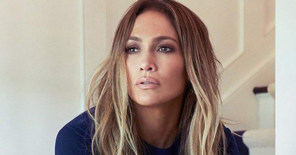 Jennifer López se prepara para lanzar su línea de cosméticos