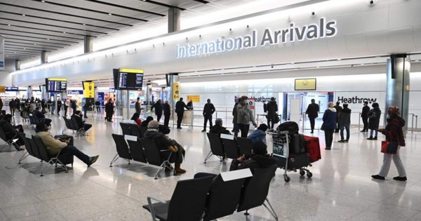 Viajeros que lleguen a Reino Unido deberán presentar test negativo de covid