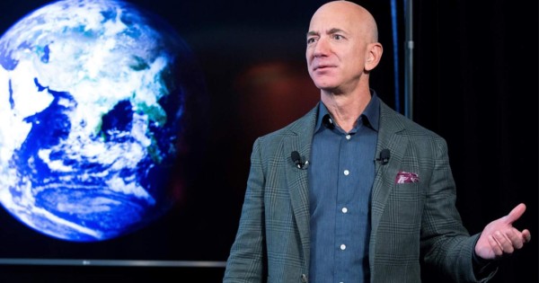 Más de 76,000 personas firman para que Bezos no regrese a la Tierra
