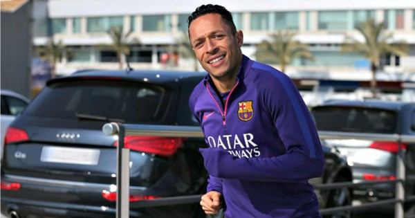 Brasileño Adriano quiere salir del Barcelona