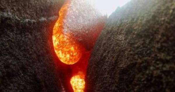 Video viral: Una cámara queda sumergida en lava y continúa grabando