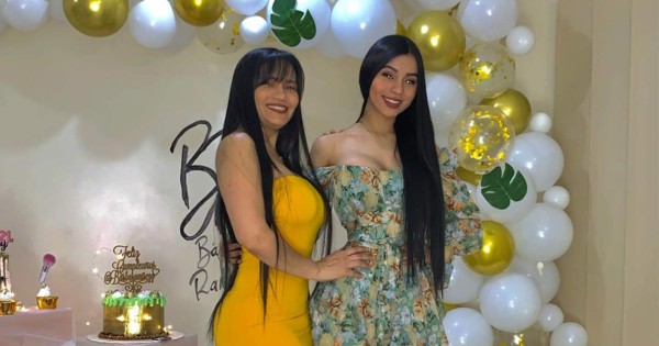 Fotos: Madre e hija se vuelven virales por parecer sexis hermanas