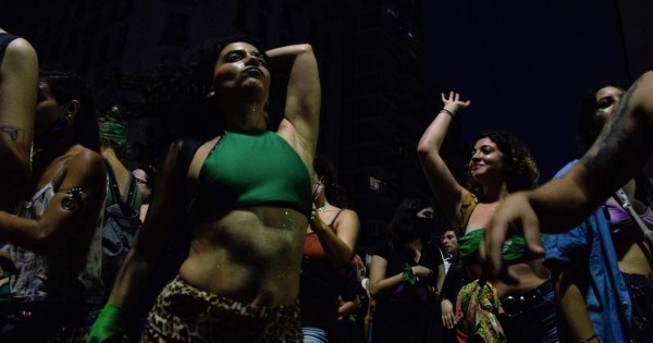 Video viral: mujeres celebraron la legalización del aborto en Argentina bailando la polémica cumbia 'mata bebé'