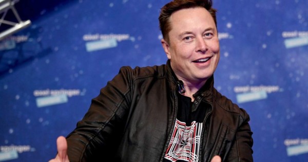 Impostores de Elon Musk estafan millones de dólares usando criptomonedas
