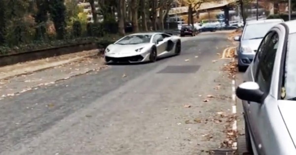 Video viral: Un Lamborghini escapa de la policía con un truco de película
