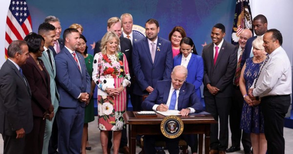 Biden: 'El día del orgullo gay está de vuelta en la Casa Blanca'