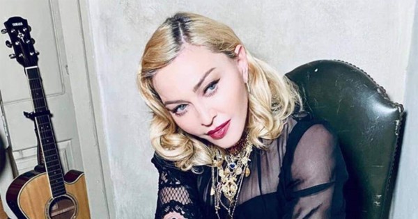 Madonna cambia de look y se pasa al rosa
