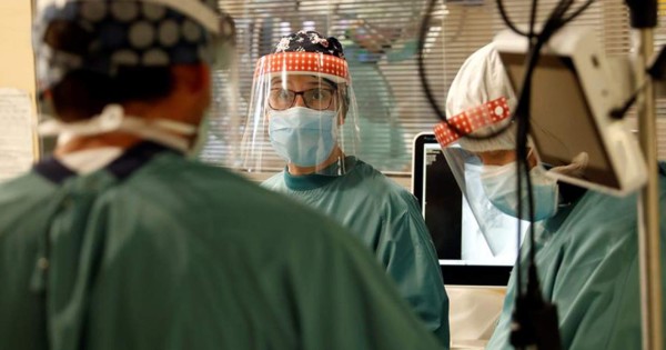 La presión hospitalaria preocupa en España con los casos de covid en aumento