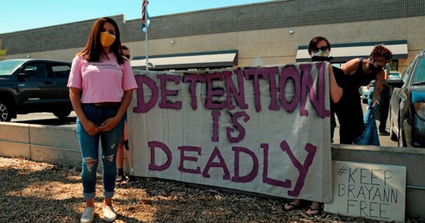 Piden no expandir centro de detención por 'deshumanización' de inmigrantes