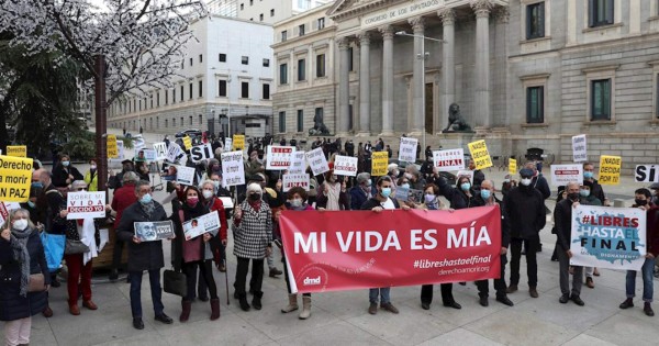 El Congreso de España aprueba la ley que despenaliza la eutanasia