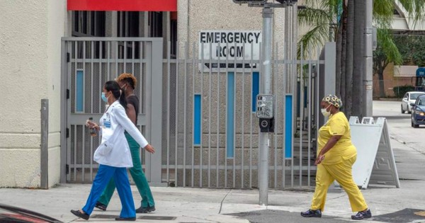 Florida sobrepasa los 600,000 casos de COVID-19 y las 10,000 muertes