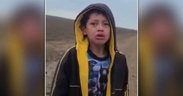 VIDEO: 'Me dejaron botado': niño migrante afligido pide ayuda a agente fronterizo