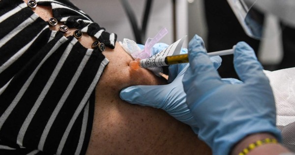 Nueva York pide acceso de inmigrantes a vacuna contra Covid-19