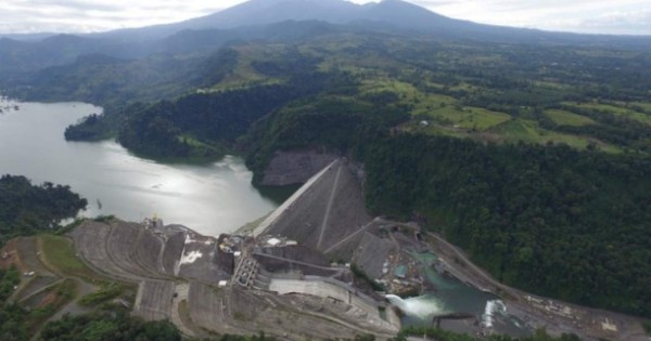 Mayor hidroeléctrica del istmo enciende primera turbina