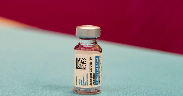 Expertos recomiendan retomar vacunación anticovid con Johnson y Johnson