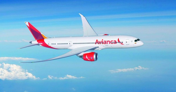 Más 14.000 empleados de Avianca aceptan trabajar sin licencia