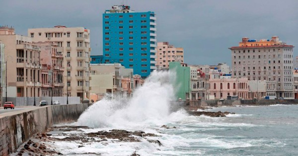 Otras tres ondas tropicales amenazan el Atlántico