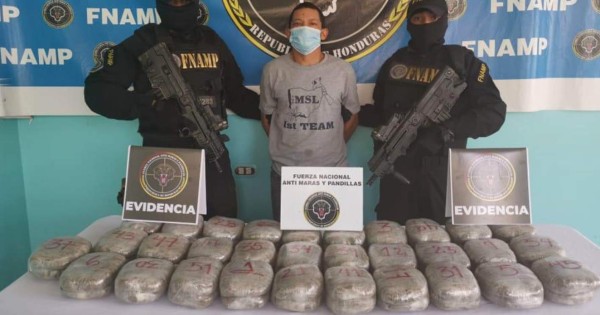 Arrestan a 'El Pichete' con más de 30 paquetes de marihuana