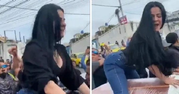 Video viral: en pleno funeral mujer 'perrea' sobre el ataúd de su esposo