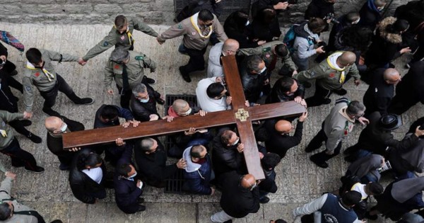 Un vía crucis concurrido conmueve a una Jerusalén apagada por la pandemia
