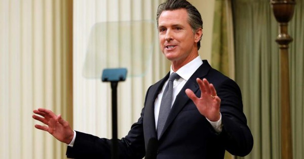 Californianos enfrentan desde hoy toque de queda para enfrentar el virus