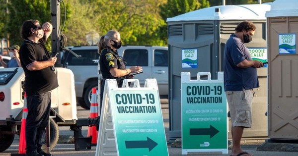 Florida retira los límites de edad en la vacunación de adultos contra la covid-19