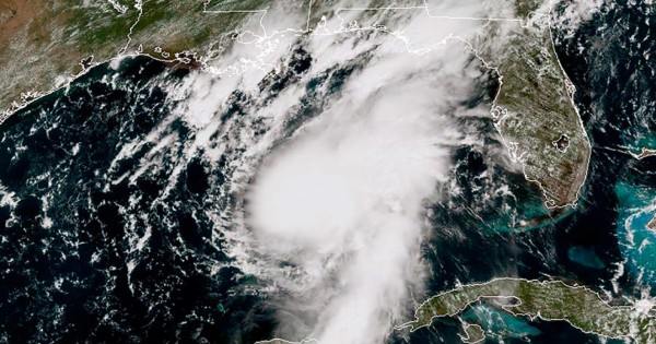 Tormenta Marco se convierte en huracán y va hacia Estados Unidos