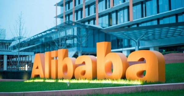 La India bloquea 43 apps chinas, entre ellas Alibaba