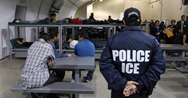 Un centenar de indocumentados detenidos en EEUU están en huelga de hambre