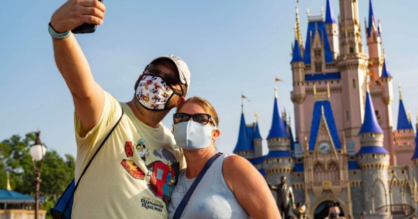 Disney despedirá a 28,000 trabajadores por cierre de parques temáticos