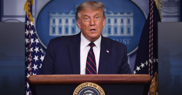 Trump anuncia autorización de tratamiento con plasma por Covid-19