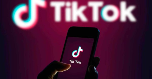 Trump da 90 días a TikTok para terminar sus operaciones en EEUU