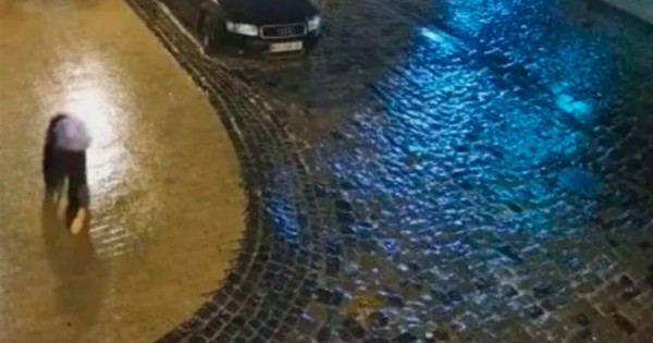 Viral: El fallido intento de una joven por caminar en una calle congelada