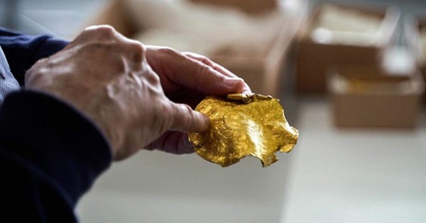 Un arqueólogo aficionado halla un tesoro previkingo de objetos de oro