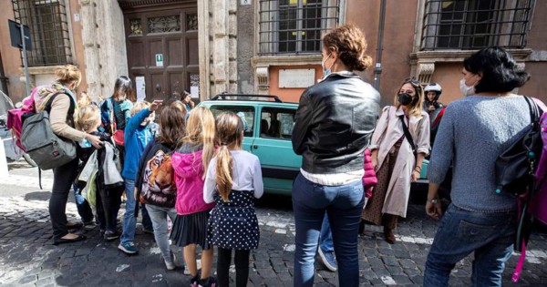 Italia suma 2,257 nuevos casos de coronavirus con casi la mitad de pruebas