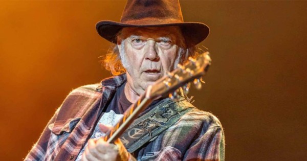 Neil Young retira su demanda contra Trump por el uso de sus canciones