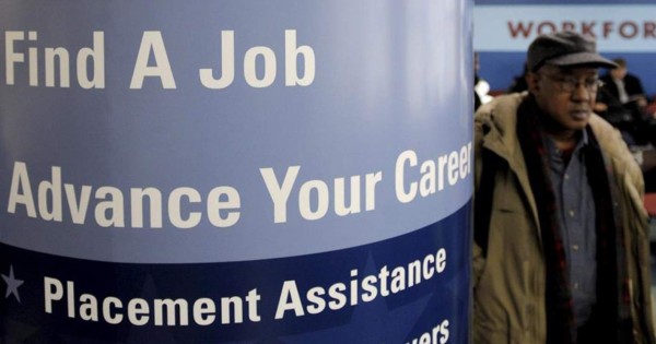 Las solicitudes del subsidio por desempleo en EEUU suben a 853,000