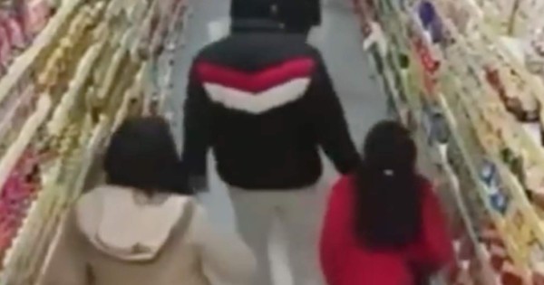 Video viral: captan a padres enseñando a robar a su hija de 9 años