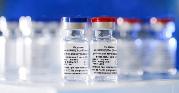 La vacunación masiva en Rusia contra la COVID-19 comenzará en un mes