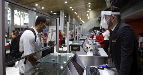 El Salvador cambia postura y exige presentar prueba Covid-19 para entrar al país