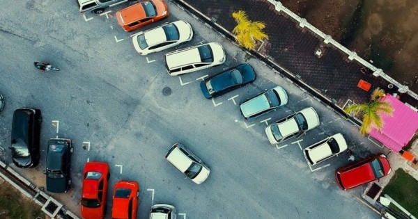 'Lo hemos estado haciendo mal': usuario de TikTok comparte truco viral de estacionamiento