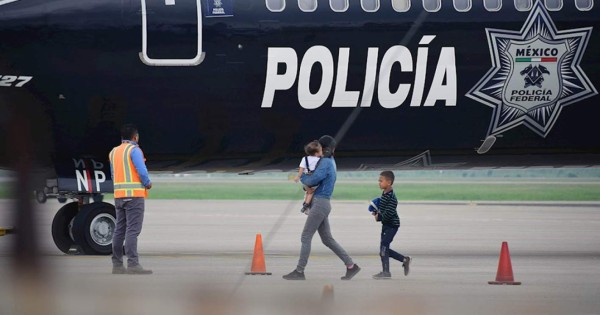 México deporta a Honduras a medio centenar de menores solos y 86 adultos