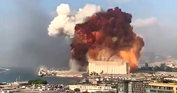 Potente explosión en el puerto de Beirut deja al menos 10 muertos