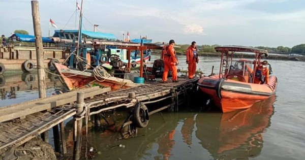Al menos 43 muertos y 27 desaparecidos por las inundaciones al este de Indonesia