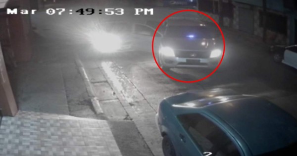 VIDEO: Desde falso carro policial acribillan a pasajero de taxi en Comayagüela