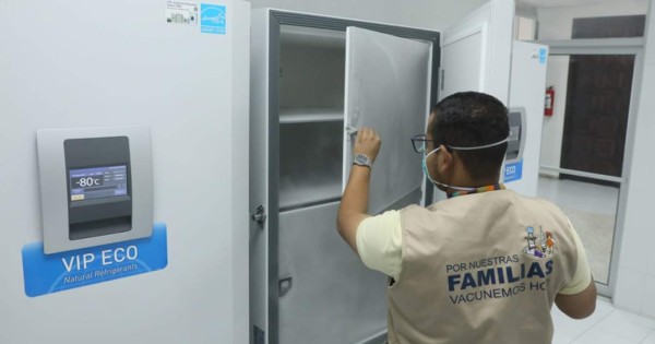 Estados Unidos dona a Honduras congeladores para almacenar vacunas