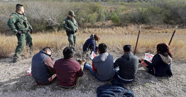 Patrulla Fronteriza detiene a 278 migrantes en Texas, entre ellos varios hondureños